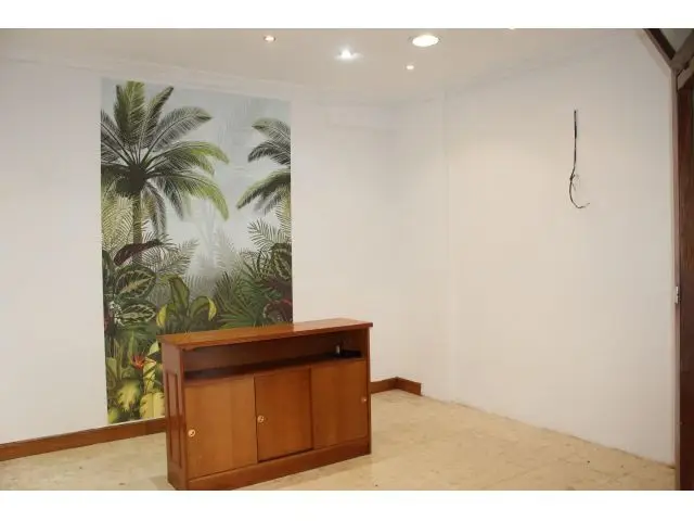 Local Comercial en Plaza Sagastieder Intxaurrondo 42m2 Salida de Humos