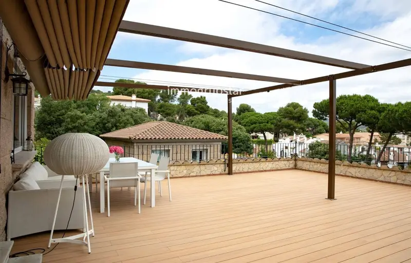 Chalet de Lujo en Costa Brava con Vistas al Mar