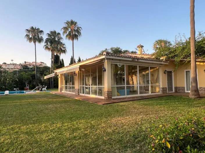Villa de Lujo 6 Dormitorios en Elviria Venta