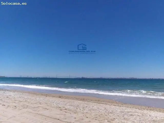 Piso Reformado Cerca de la Playa con Piscinas y Jardín