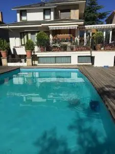 Chalet independiente en venta en Soria con jardin y piscina