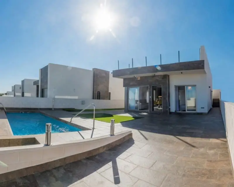 Chalet en Villamartin Orihuela Alicante con Piscina Privada y Solarium