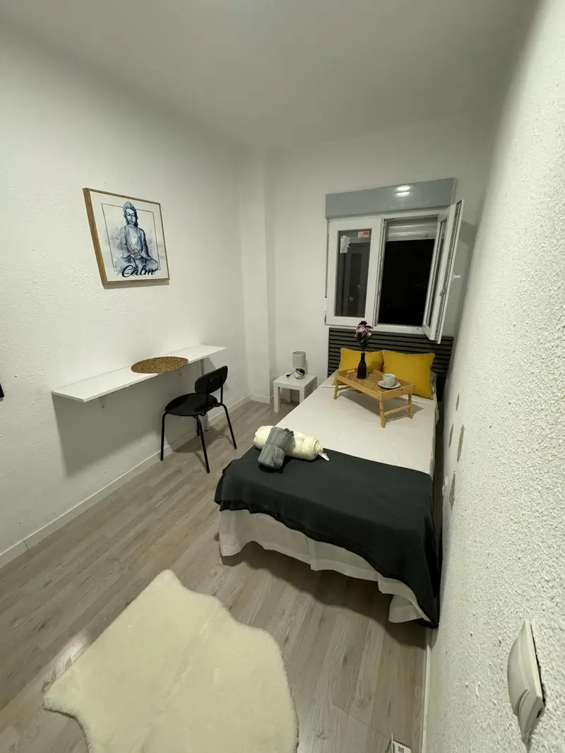 Habitacion Alquiler Leganes - Amueblada con Baño Compartido e Internet