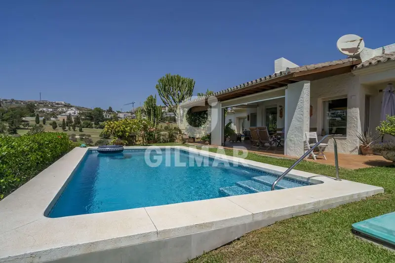 Villa de Lujo en La Alquería Estepona 5 Dormitorios Vistas al Mar