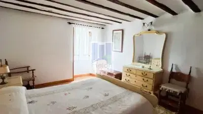 Casa en Venta Robredo de Temiño Cuatro Dormitorios Jardin