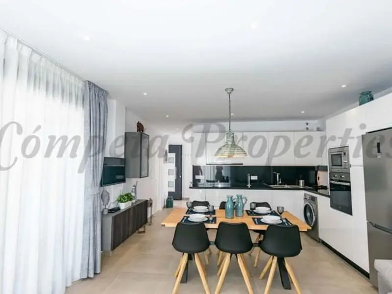 Apartamento 2 Dormitorios Alquiler Largo Plazo Competa Malaga