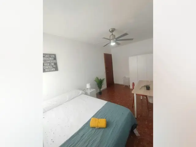 Alquiler Habitacion Almería Centro  Apartamento 5 Dormitorios