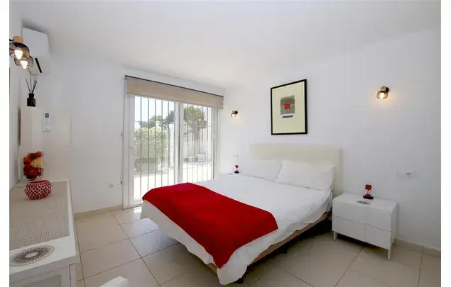 Villa en Estepona con 3 dormitorios y 3 banos cerca de la playa