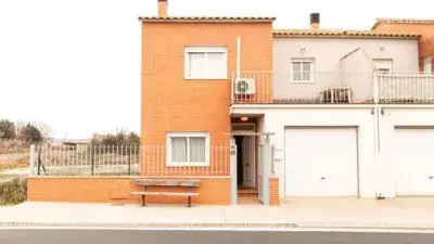 Adosado en Sariñena con Patio y Terrazas
