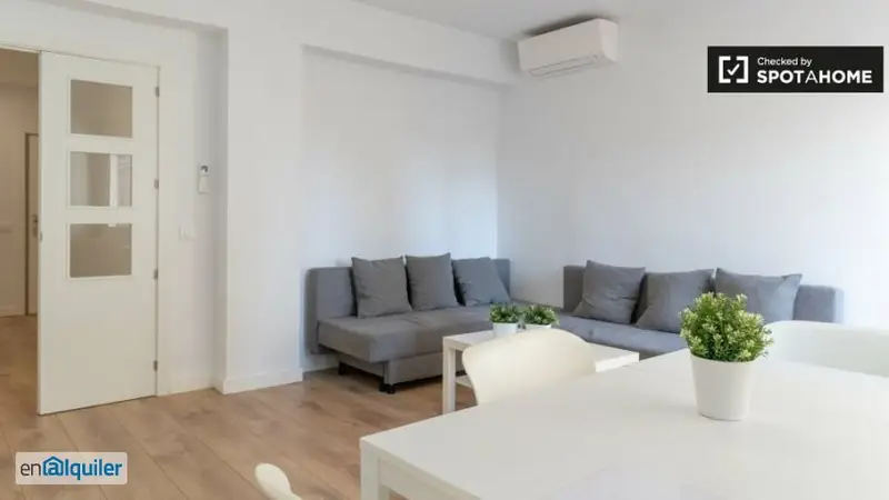 Apartamento 4 Dormitorios Madrid - Moderno y Cerca del Metro