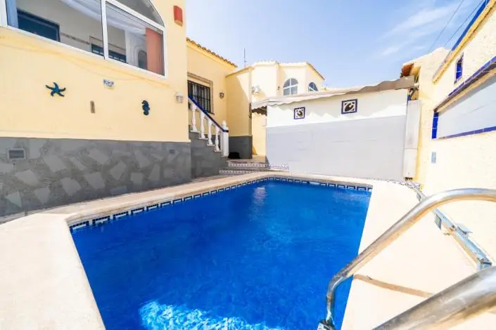 Villa 3 Dormitorios La Marina Piscina Privada