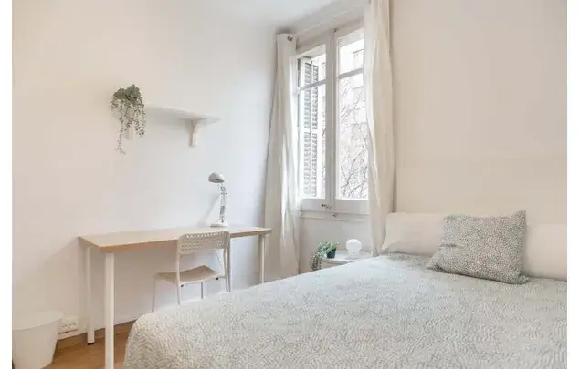 Habitaci
ón en alquiler en Barcelona - Carrer de C
òrsega