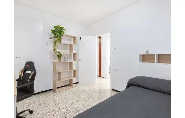 Habitaci
ón Amueblada 120m
² Elche
