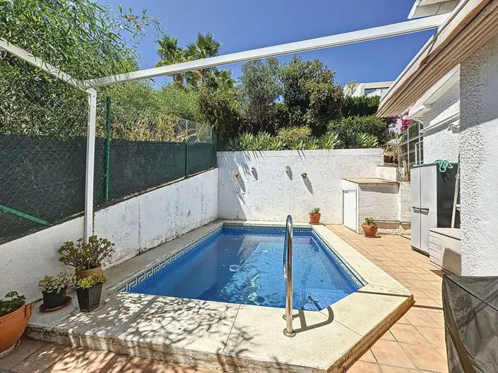 Villa en Nueva Andalucía 2 Dormitorios Jardin Piscina Cerca Puerto Banús