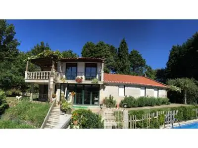 Casa Rehabilitada con Piscina y Gran Terreno