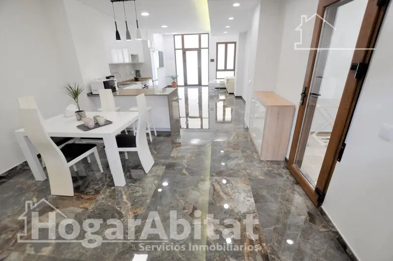 Precioso Piso con Terraza y Licencia Turistica en Benicalap Valencia