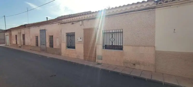 Casa de 5 Dormitorios en Pinoso Gran Oportunidad