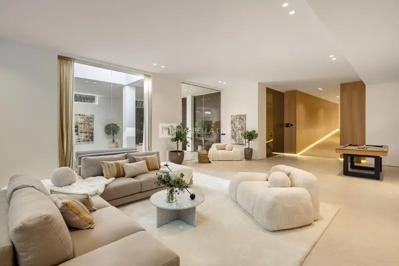 Villa de 6 Dormitorios en Nueva Andalucía