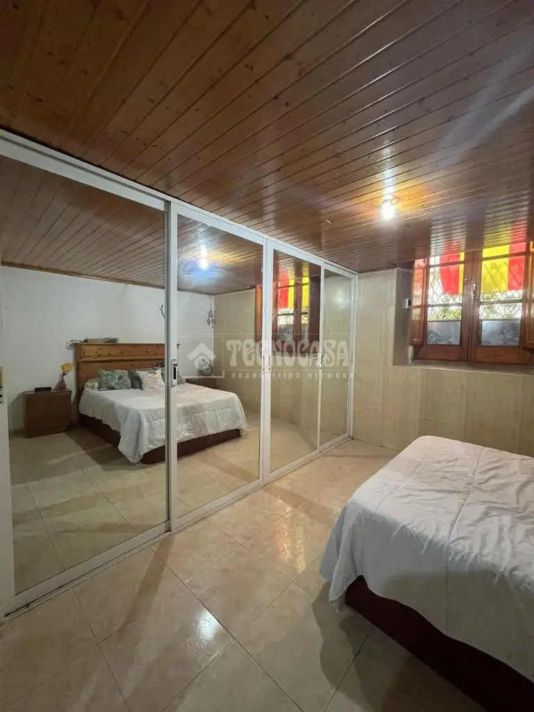 Dúplex en Sevilla Centro: 4 Habitaciones, Patio Interior