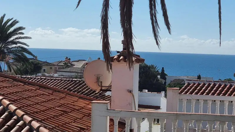 Villa en El Faro con Jacuzzi y Solarium Cerca de la Playa
