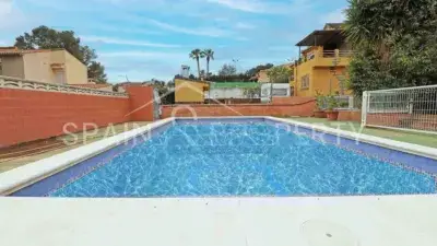 Chalet en Venta Turis 300m2 5 Dormitorios Piscina Jardin