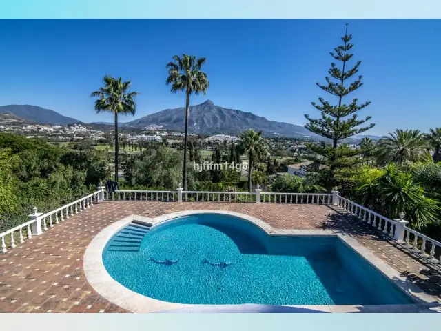 Villa 5 Dormitorios Nueva Andalucia Golf Lujo Piscina Vistas