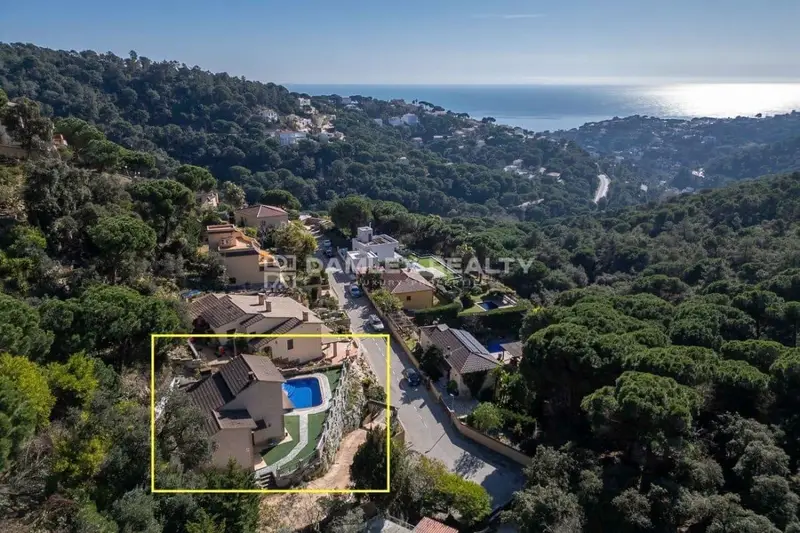 Chalet en Lloret de Mar con Vistas al Mar y Piscina Privada