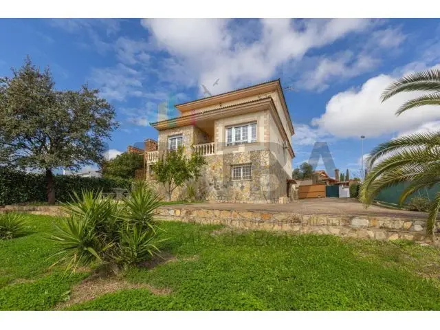 Chalet en Las Vaguadas 3 Plantas 349m2 Jardin