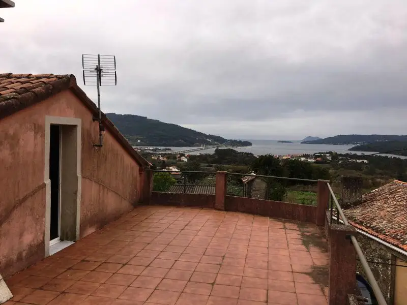 Casa en Venta Noia con Terraza y Anexos