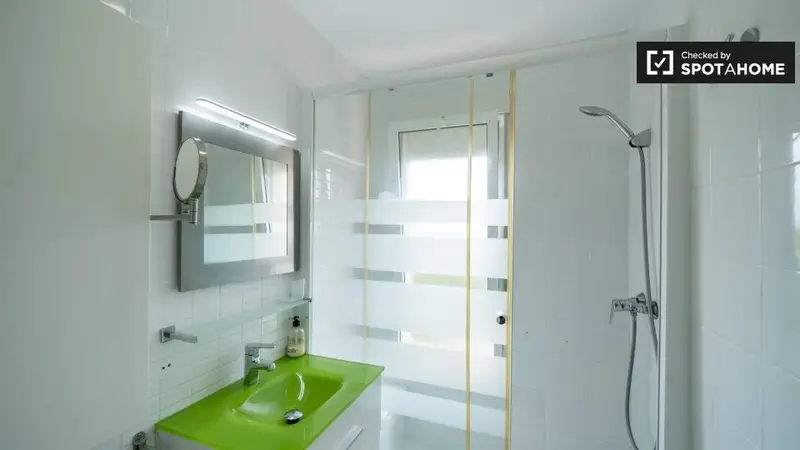 Apartamento 4 Dormitorios 2 Ba	nos Valencia Spotahome