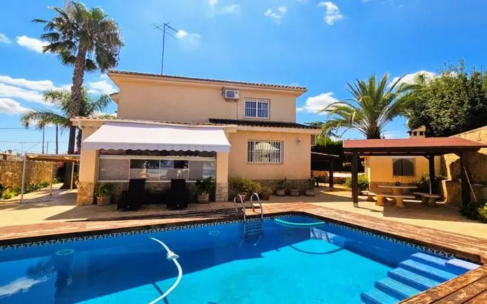 Villa en Venta 5 Dormitorios 3 Baños Jardin Mediterráneo