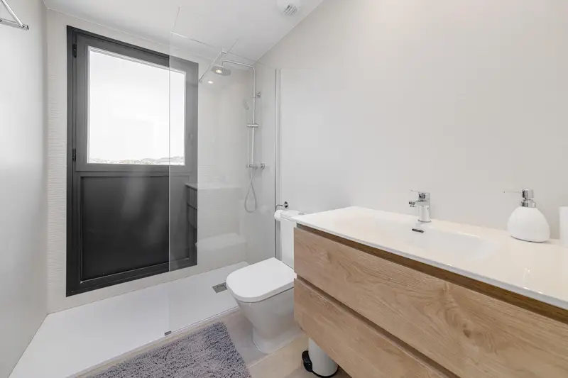 ESPECTACULAR NUEVO GRAN APARTAMENTO CON VISTAS AL MAR Y A LAS MONTAÑAS EN CALPE