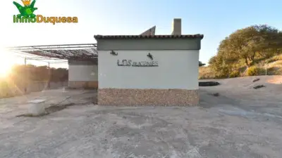 Casa Rural en Albuñuelas con Aljibe y Placas Solares