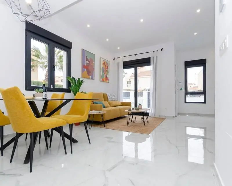 Villa en venta Torrevieja 3 dormitorios 3 baños piscina privada
