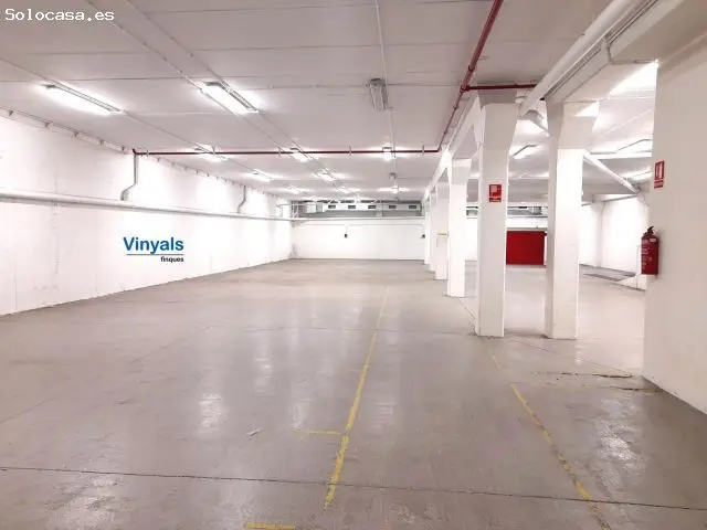 Nave Industrial 688m2  Acceso Rampa Suministros Alta