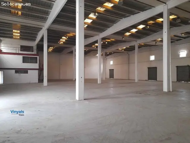Nave Industrial 1608m2 4 Puertas TIR Patios Oficinas