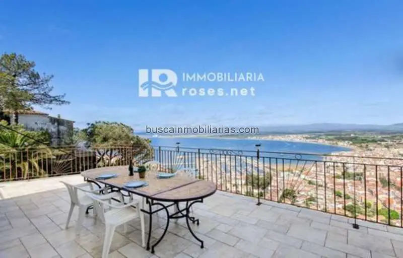 Villa en venta en Roses 5 habitaciones 4 banos piscina