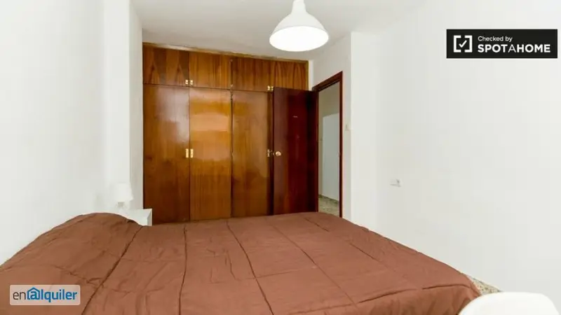 Apartamento 5 Dormitorios Ronda Estudiantes Cerca Universidad
