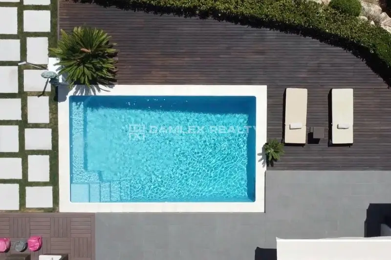 Chalet en Venta en Blanes Girona: Villa de Lujo con Vistas al Mar