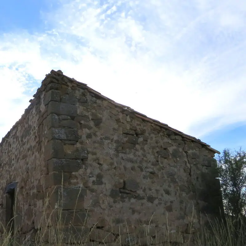 Casa de Campo en Maella: 2 Ha, Casa de Piedra con Chimenea
