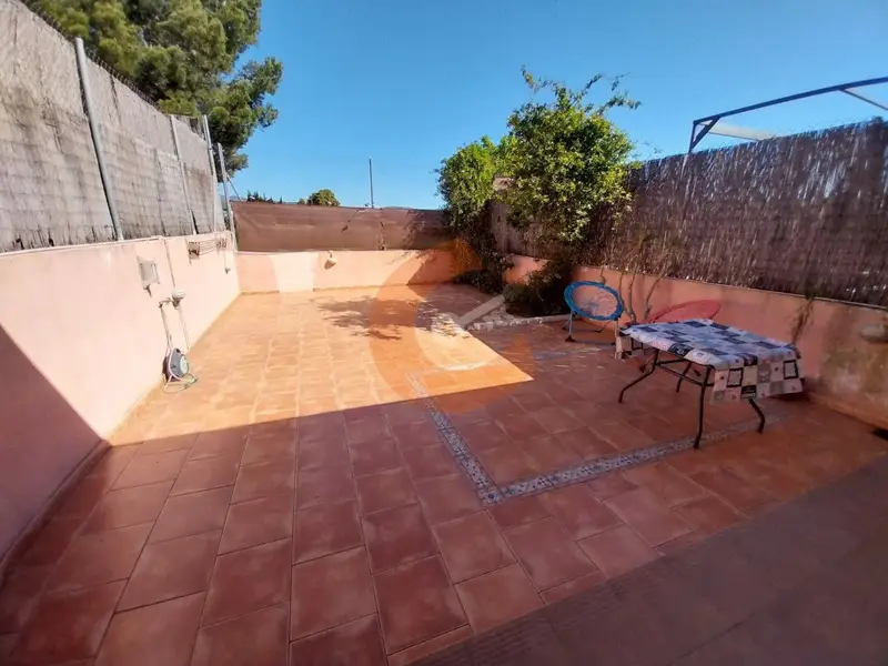Casa adosada en Les Peces Albinyana con Terraza y Garaje