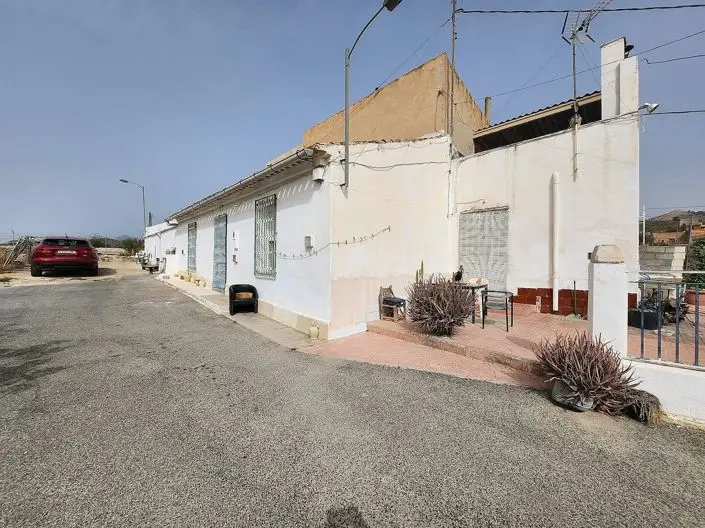 Casa de 3 Dormitorios en Barinas para Reformar