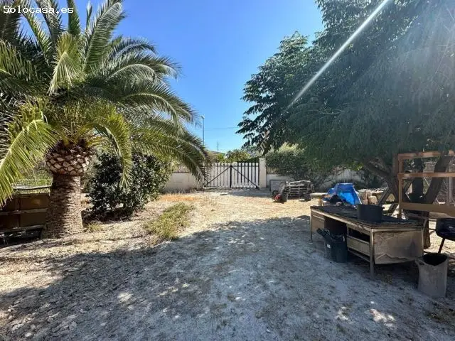 Parcela en Loma Bada Petrer con Piscina y Vigilancia 24h