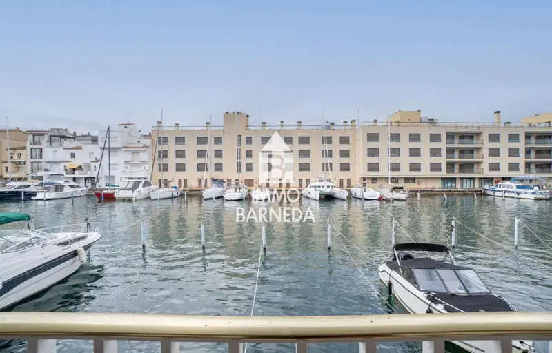 Apartamento en Port Moxo Empuriabrava con amarre para velero