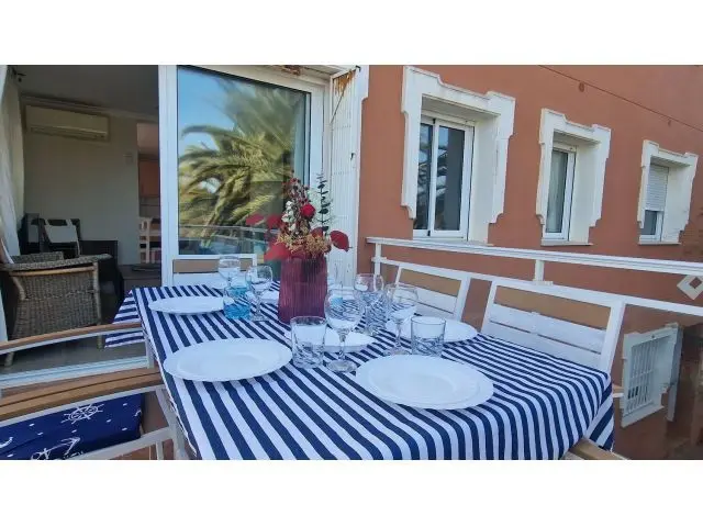 Apartamento en Denia con Vistas al Mar Piscina y Parking