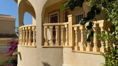 Chalet en Venta Ciudad Quesada: Villa con 1 Dormitorio y Garaje