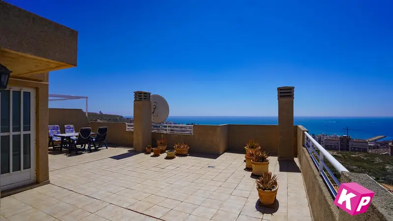 Apartamento en Santa Pola con Piscina y Vistas al Mar