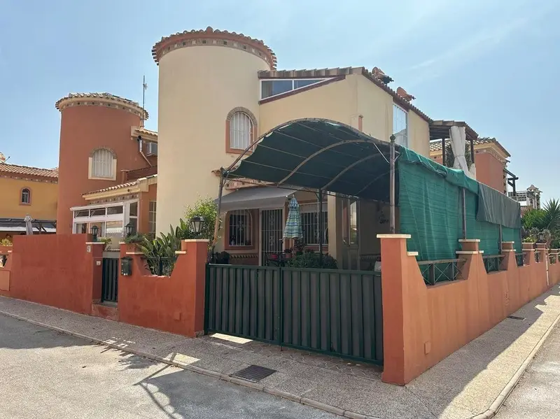Casa Villa 3 Dormitorios Playa Flamenca Espa




a