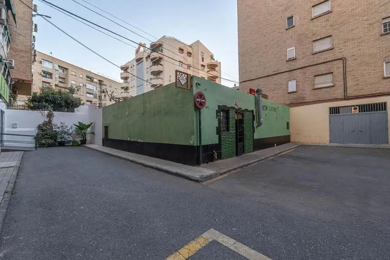Local Comercial 200m2 cerca Estadio Los Carmenes - Gran Oportunidad