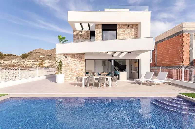 Chalet en venta en Playa Levante Benidorm con vistas al mar